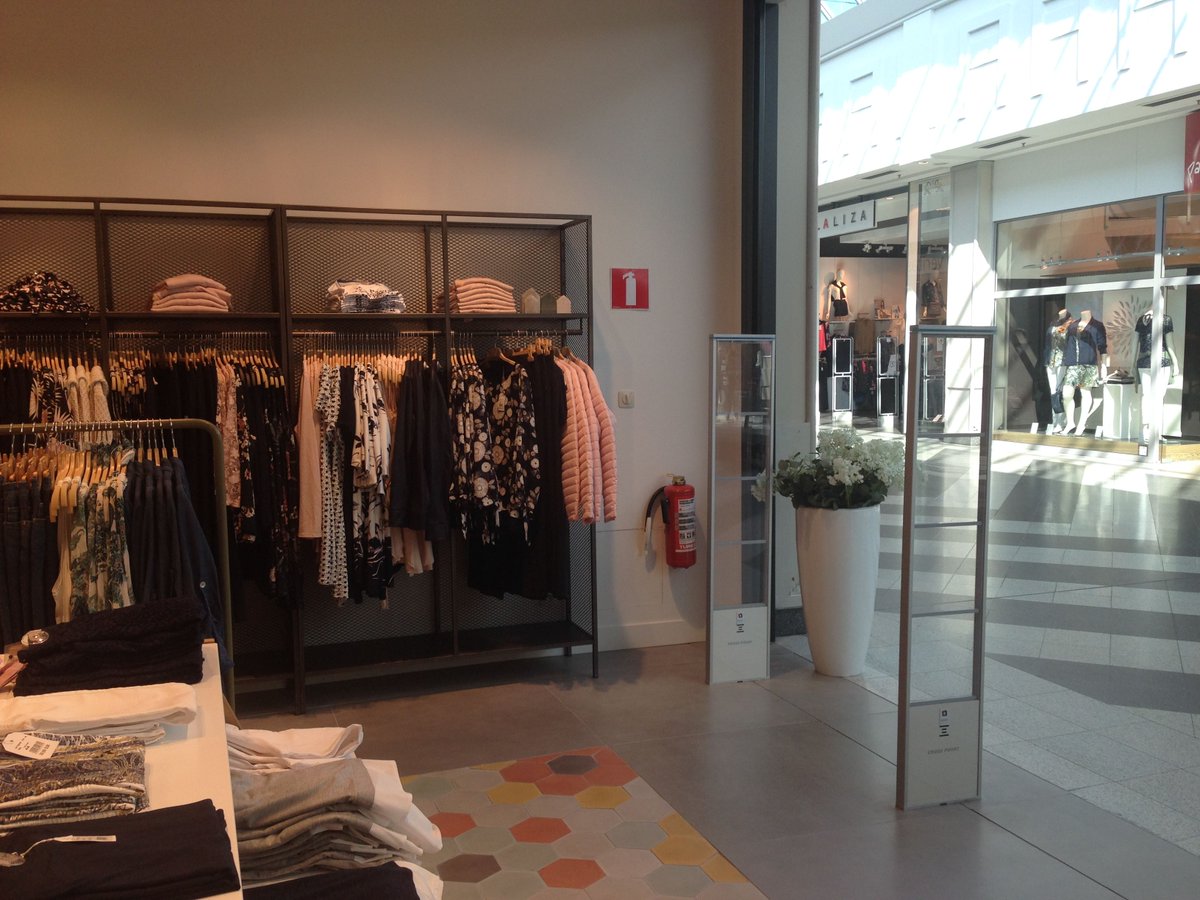 resatec's tweet image. #Cassis - Belle Île is goed beveiligd dankzij #Resatec! #makeyourretailgrow #detectie