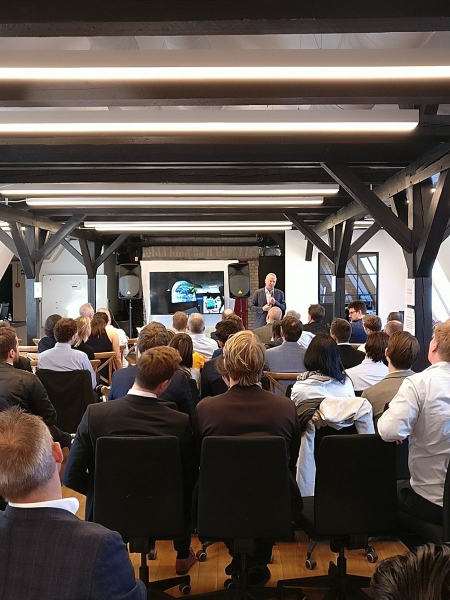 Tvede draws the BIG picture and trends <a href="/AskHippoCorn/">HippoCorn</a> #cphftw <a href="/TechBBQ/">TechBBQ</a>