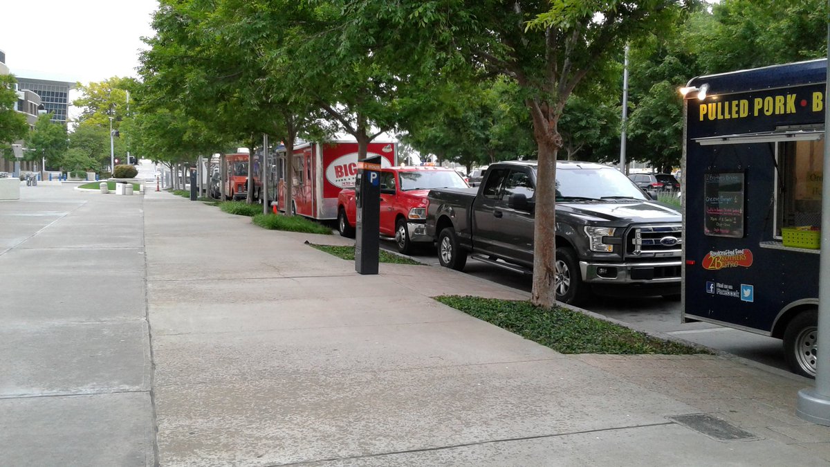 W/<a href="/LalosTacoChop/">Lalo's Taco Chop</a> <a href="/coitsfoodtruck/">Coit's Food Truck</a> <a href="/BigOsBBQOKC/">BigOsBBQOKC</a> <a href="/yumyumbitesokc/">Yum Yum Bites</a> feeding the FFA kids <a href="/cox/">Guilherme Cox</a> okc.