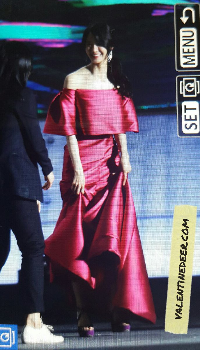 [PIC][03-05-2017]YoonA tham dự "53rd Baeksang Arts Awards" vào chiều nay + Giành "Most Popular Actress or Star Century Popularity Award (in Film)" C-6gCCDXUAAr4VK