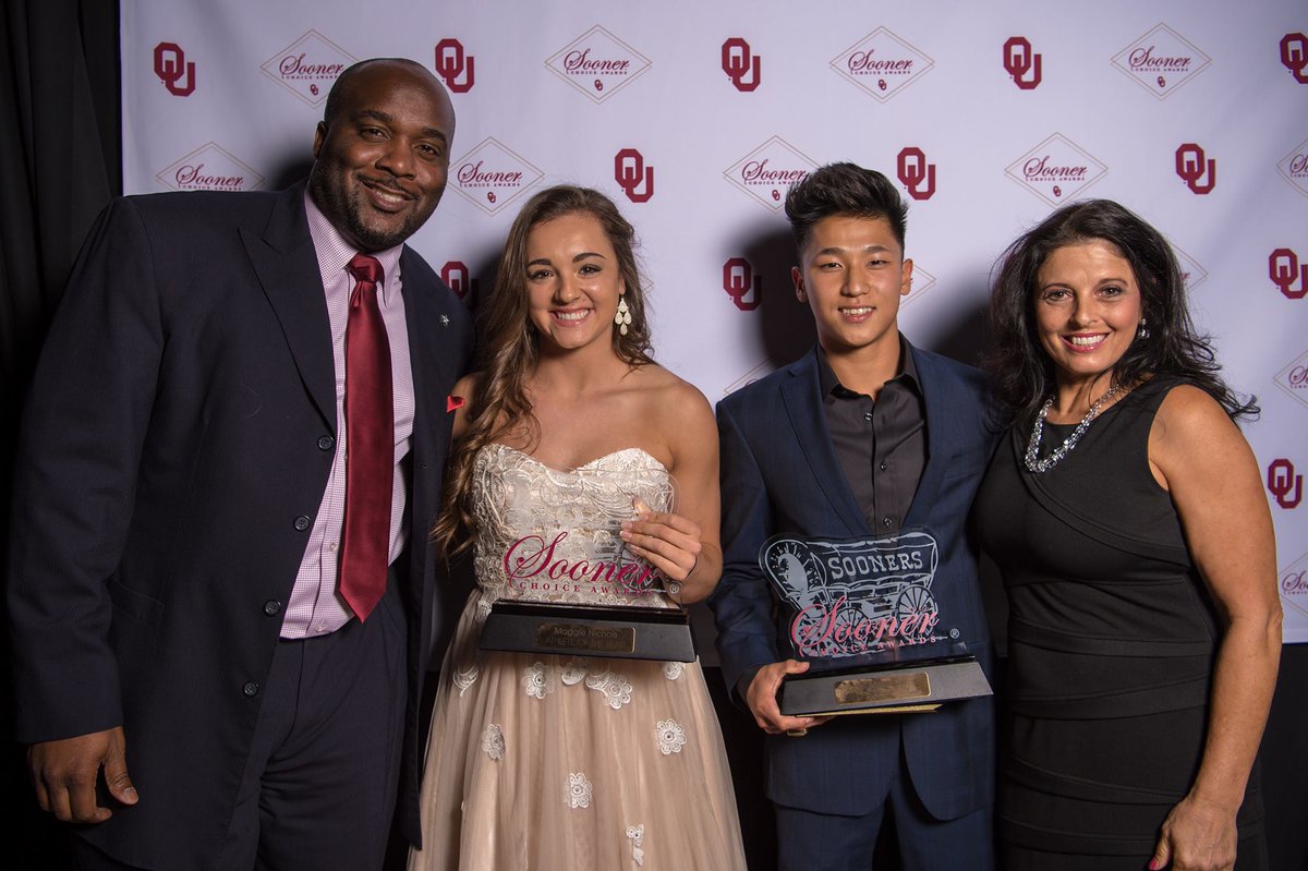 wellsgymn's tweet photo. Natty champs looking natty at the Sooner Choice Awards. #SoonerChoice17 #CrimsonReigns https://t.co/CunQEEygBI