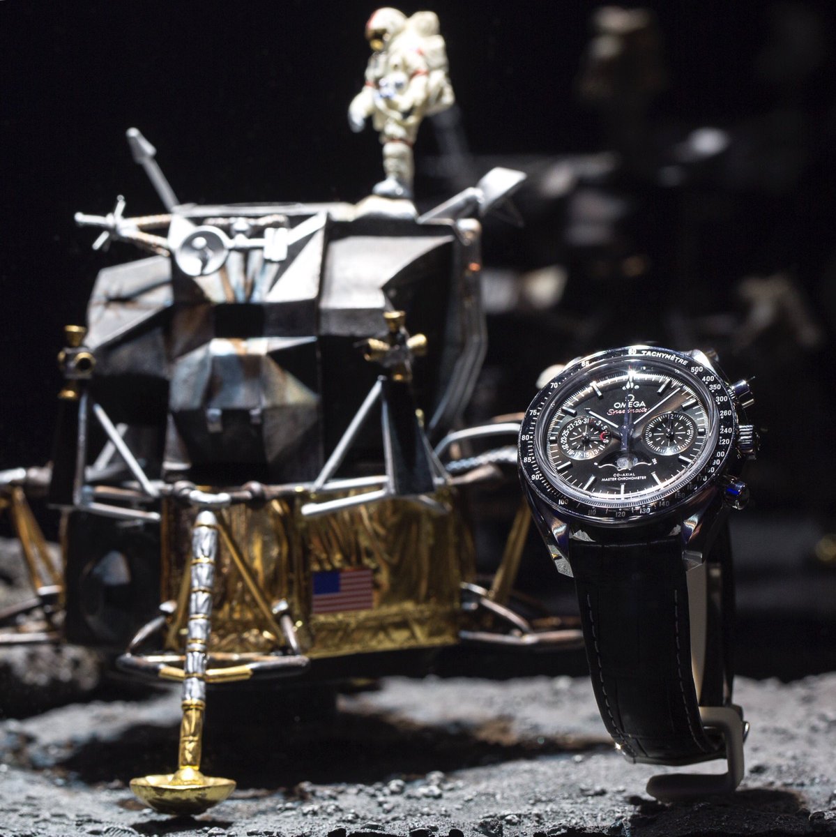 omegawatches's tweet photo. #Moonwatch
Tonight we're telling our amazing space story to fans in Munich and we even brought along a moon! https://t.co/tJr3oPgZka https://t.co/JXBFBRal1G