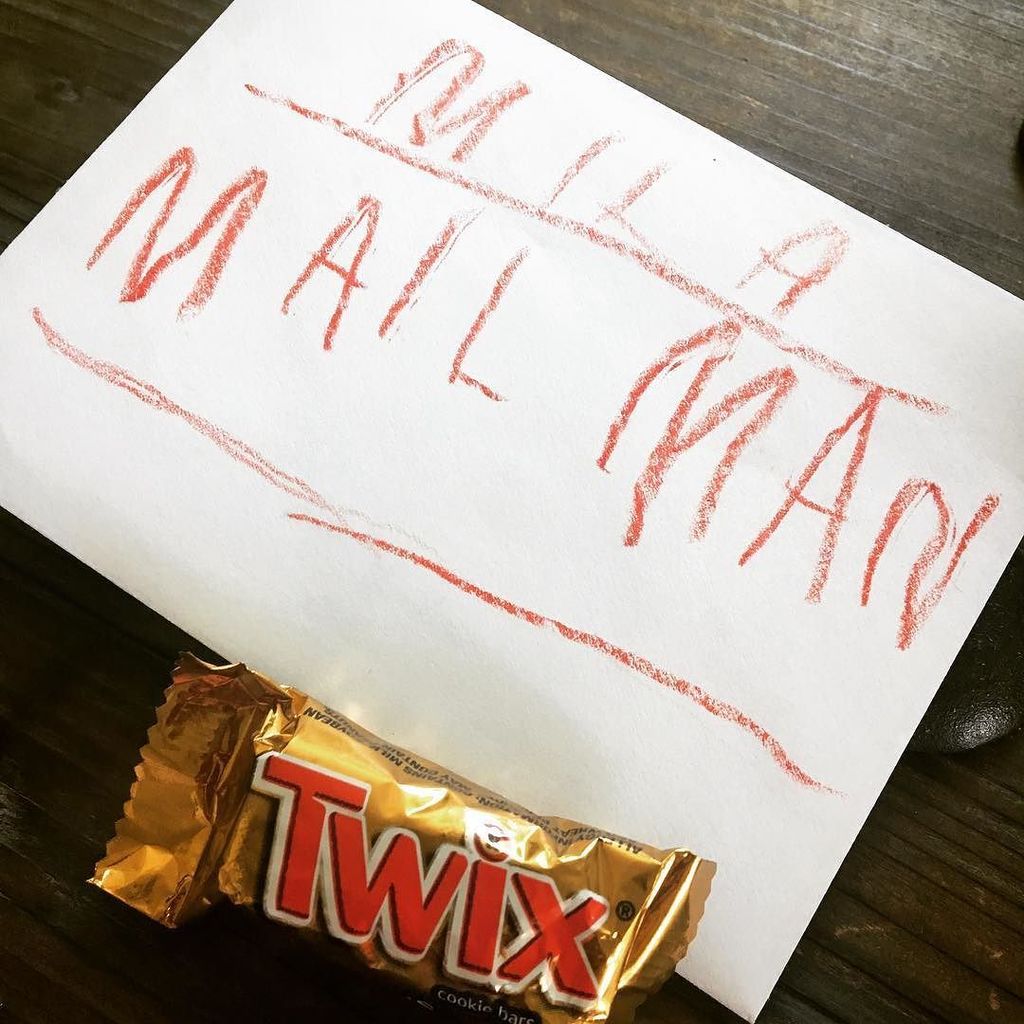katieraml's tweet photo. 💕 #HugsForHollyDay 💕
A thank you and a treat for our Mailman! 🍬✉️
(Mila loves the Post Office!)
#RandomActsofKindn… https://t.co/Lt4v6LGIm1 https://t.co/T6t2ebGKTu