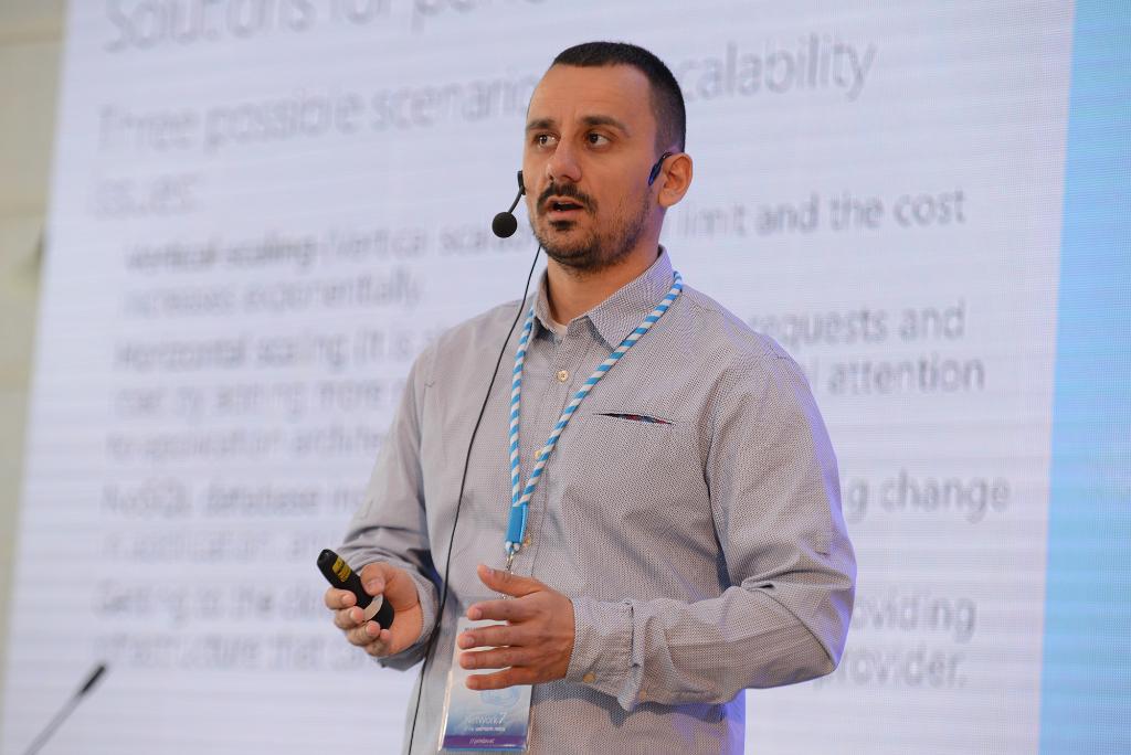 networkbih's tweet photo. Nebojša Stojanović iz kompanije DunavNET d.o.o. na #MSNetwork7 je održao predavanje o tome kako je on zavolio #Azure #nasedmomnebu https://t.co/XdaxAiFy2z