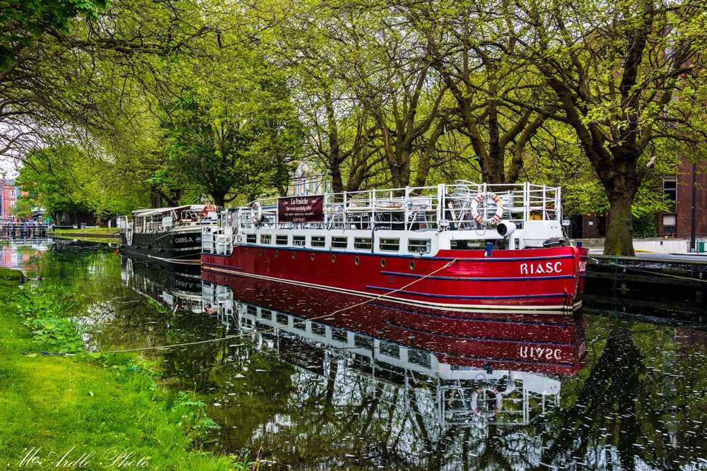 McArdlePhoto's tweet image. La Peniche boat restaurant on the Grand Canal #Dublin #ThePhotoHour @PictureIreland @GrahamPenrose2 @OldeEire