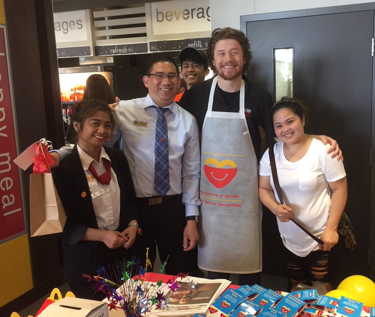 Busy noon hour but still all smiles #McHappyDay @RMHCSK <a href="/iHeartRadioCA/">iHeartRadio Canada</a>