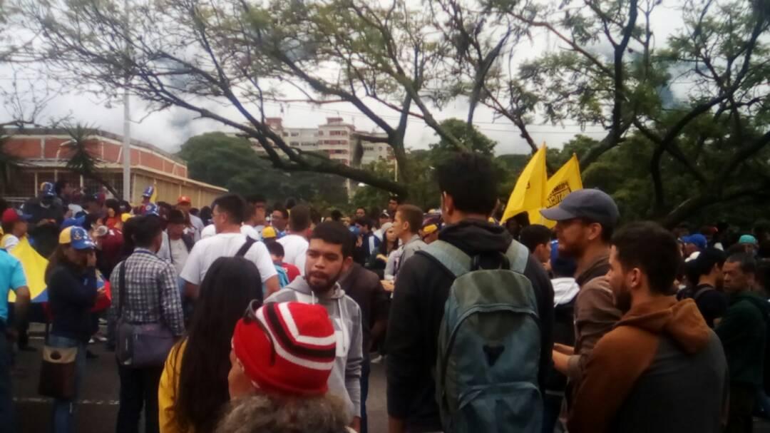 Oposición merideña marchó hasta los tribunales bit.ly/2p6rTaj