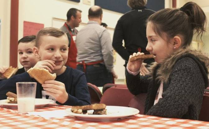 QRcalgary's tweet image. ICYMI: Elementary school #breakfastprogram brings students together 1 year after #ymm #wildfire bit.ly/2qFvc9y