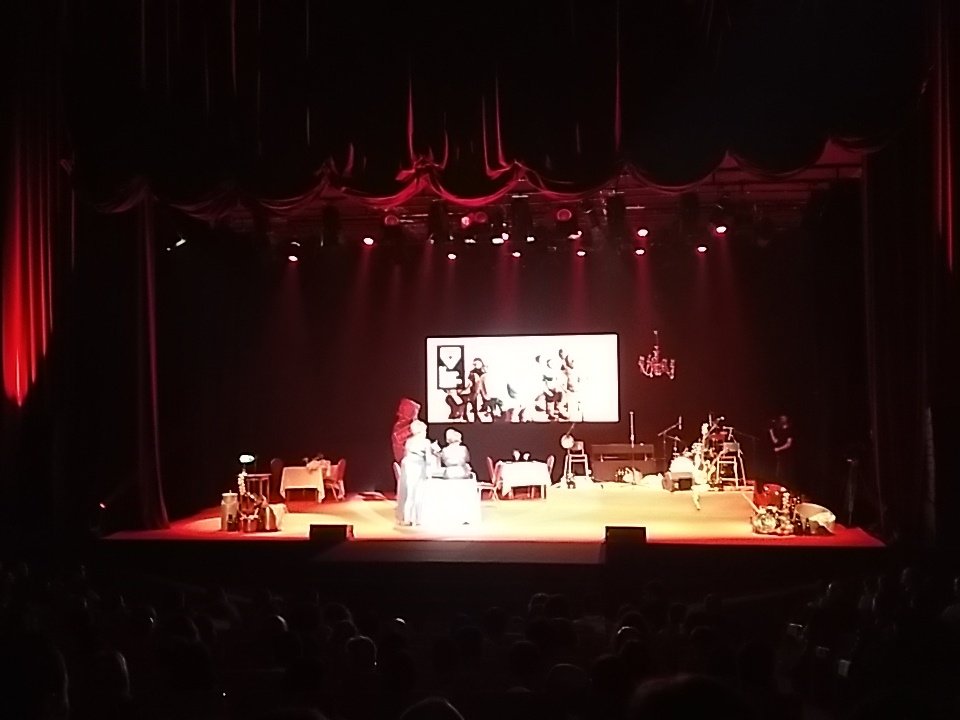 Comeza a gala de entrega dos <a href="/prmartincodax/">Premios Martín Códax da Música</a> .Imos aló!