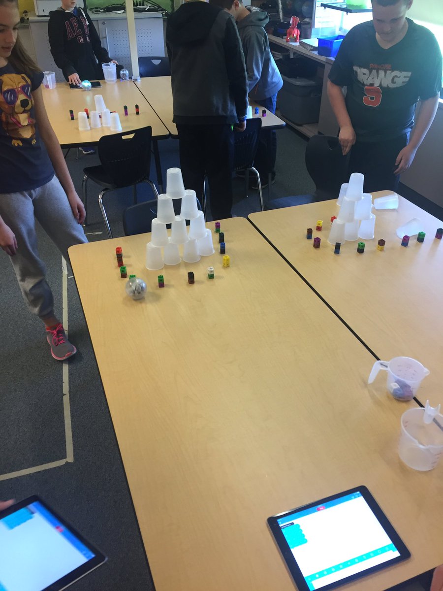 BBInquirylab's tweet image. Amazing to see students using the precision application of decimals and angles in motion and on their own! @Sphero @SpheroEdu #makemathreal