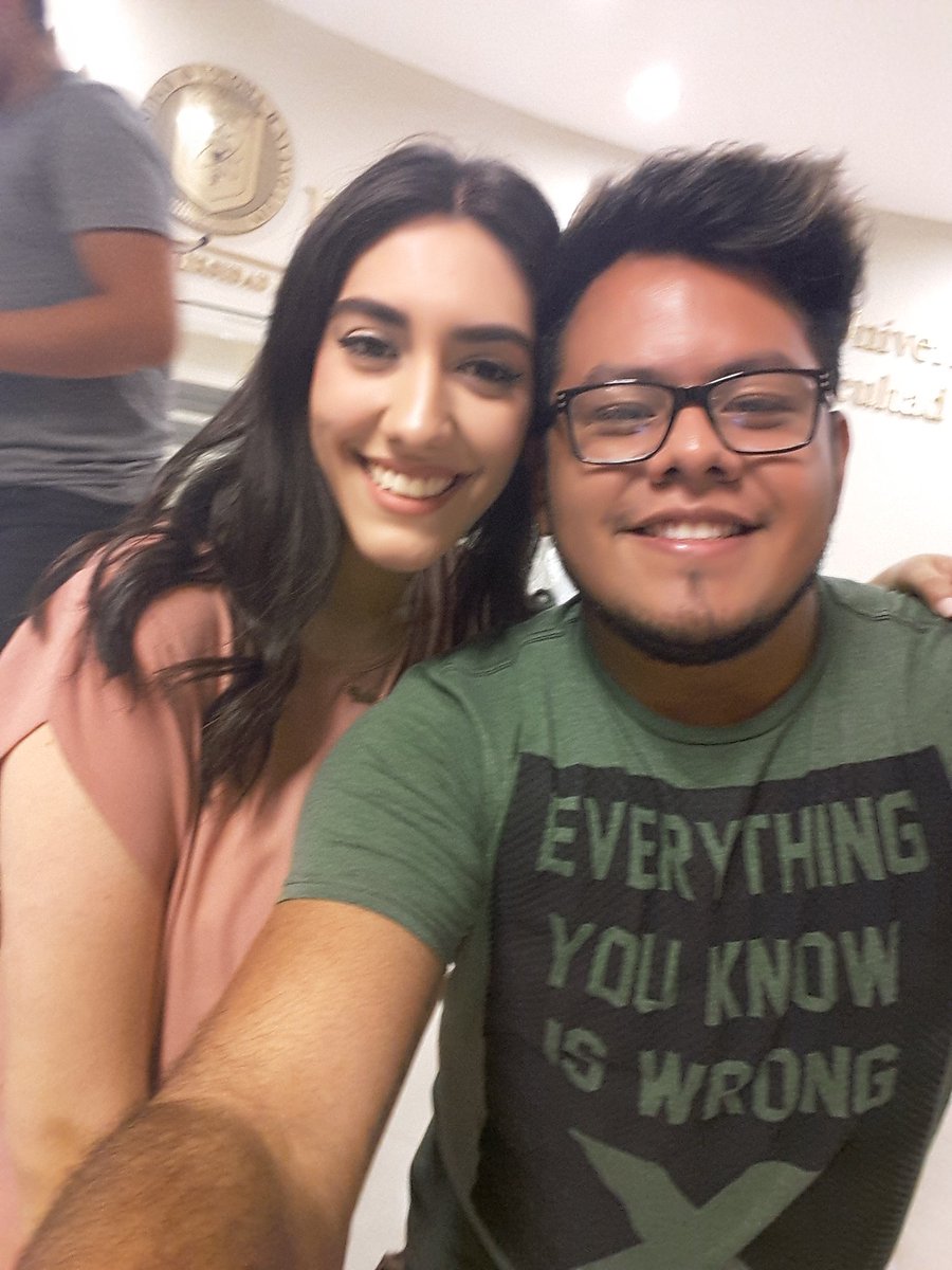 reykjavikgcia's tweet photo. Foto el día de hoy con @nabileahumada en la Facultad de Comunicación UANL en la semana de Responsabilidad Social @MD_FCC @fcc_uanl https://t.co/FgHlL4XXXc