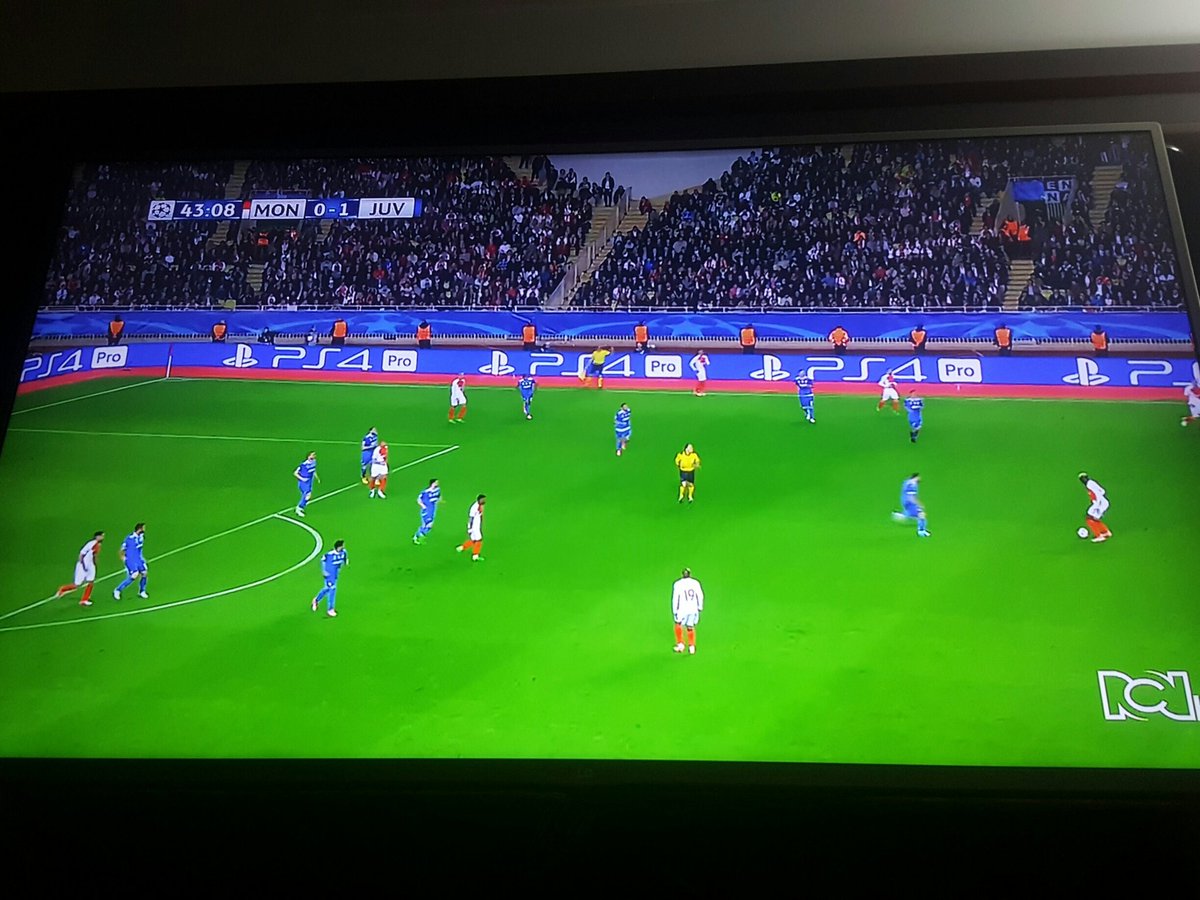 AndreHernandezO's tweet photo. @DeportesRCN Vamos Champions... Vamos Colombia... Falcao, James y Cuadrado  #LaChampionsxRCN .... Quiero Camisetaaa Plissss.... https://t.co/nVZq7gsaQD