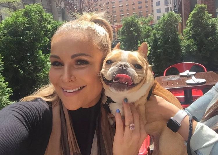 Thanks <a href="/ChloeTheMini/">emma the mini frenchie 🐶</a> for helping 2pawz realize his fullest acting, modeling and music making potential! Tonight on #TotalDivas #E! 9/8c 😽