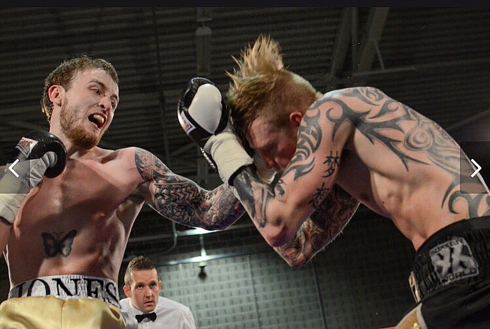 TeamJonesBoxing's tweet image. #Throwback to boxing the tough Fonz Alexander 👀 #war