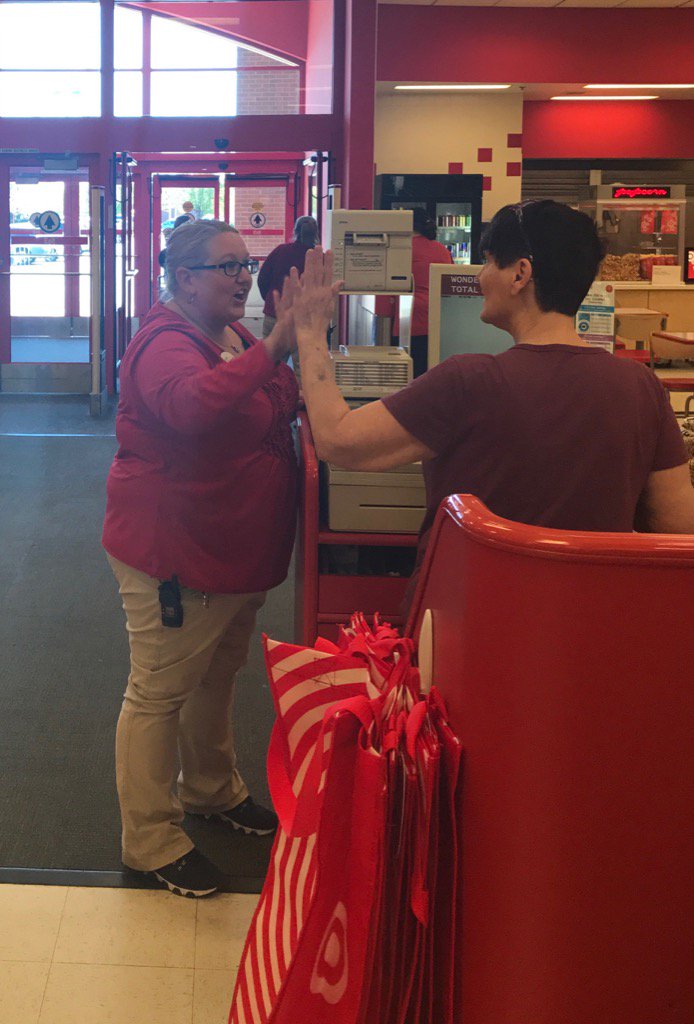 LOD high fiving cashier Jackie who got her 3rd red card today! #Sales <a href="/JaxBackes/">Jackie Backes</a> <a href="/BethGates23/">Beth Gates</a> @ContrucciJoe <a href="/swebbyc/">Chelsea Swedblom</a>