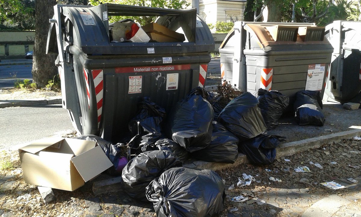 <a href="/RiprendRoma/">Riprendiamoci Roma</a> <a href="/paolotwix/">Paolo</a> <a href="/MontanariPin/">Pinuccia Montanari</a> <a href="/hele_fr/">hele</a> <a href="/Antincivili/">Segnalatore Seriale</a> <a href="/gdt62/">gaetano di tondo</a> <a href="/MercurioPsi/">Mercurio Viaggiatore</a> <a href="/Luce_Roma/">Luce su Roma</a> <a href="/GiusTW/">Vedo l'Italia con crescita zero!</a> <a href="/Ma_Che_Davero/">MaCheDavero</a> <a href="/battaglia_persa/">Battaglia persa</a> <a href="/missNormaJane/">Grunger</a> @Solo_A_Roma <a href="/Segnaliamoli/">Proximo</a> <a href="/EnricoStefano/">Enrico Stefàno</a> <a href="/Lavoratori_Ama/">Lavoratori_Ama</a> Avete dimenticato il quartiere Nomentano...vi aiuto