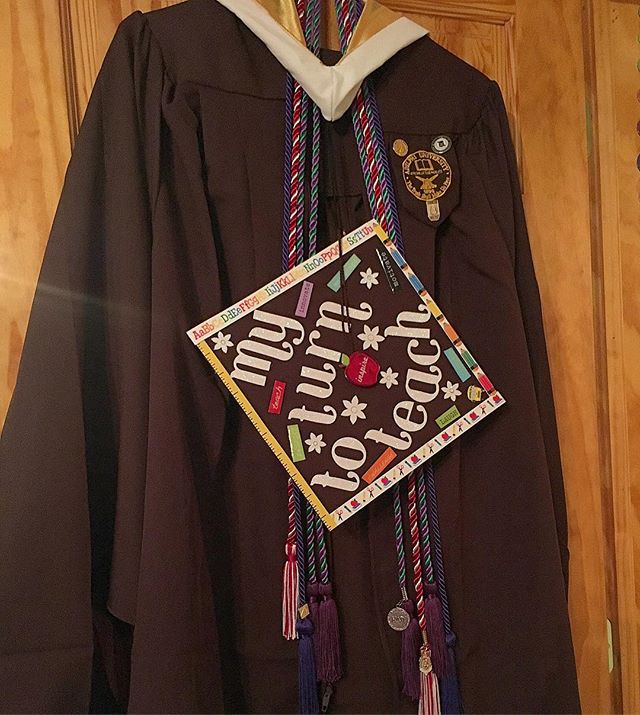 AdelphiU's tweet image. ATTENTION GRADUATING SENIORS! Are you decorating your grad caps? Don't forget to share with us using the hashtag #AdelphiGradCaps17!