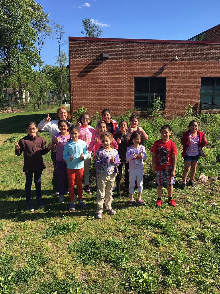 GRES_6thGrade's tweet photo. Nature Club is for all ages! #NoWeedsAreSafe #LearningWithNature #AfterSchoolProgramsRock https://t.co/2W5Pr8toU7