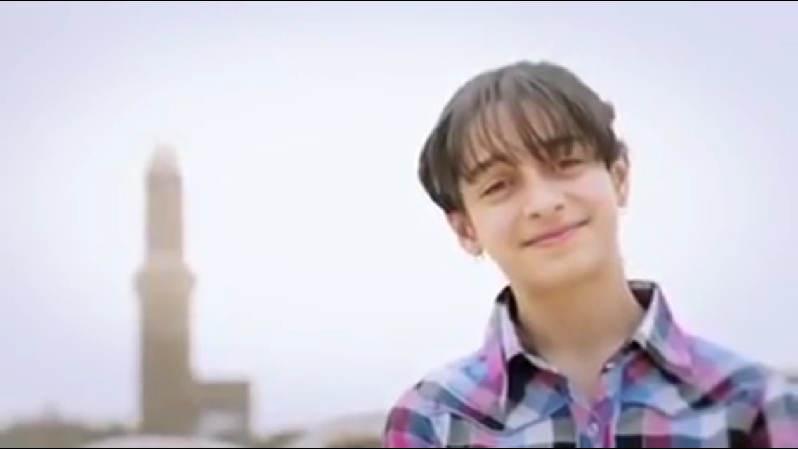 " مـا غـاب حبك، ولا طيفك، ولا ذكرك 
حتى لو إنك بعيد، مسجل حضورك 
إن زاد فيني الحنين، أرش من عطرك 
لو إنه مـا يشبهك، بس يشبه شعورك ..