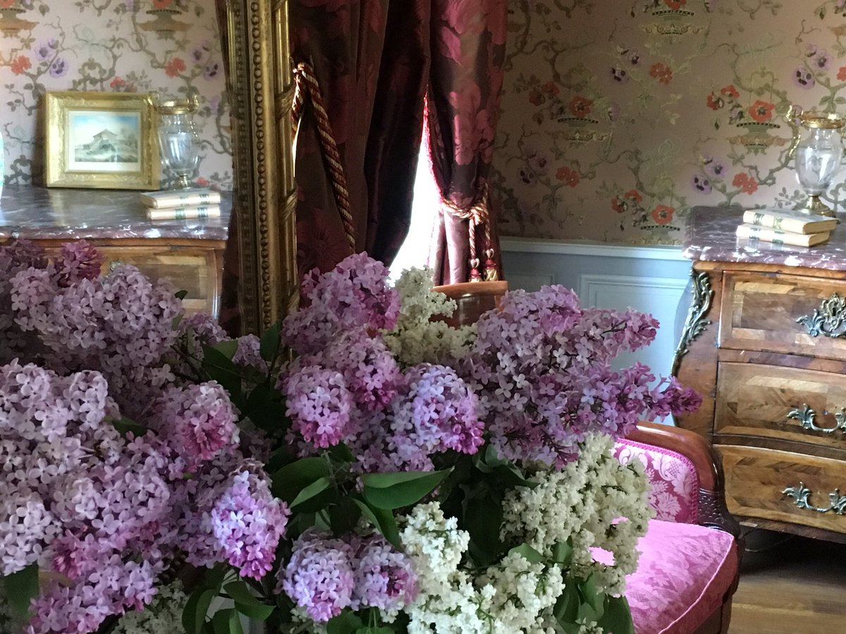 Le salon de la maison de Colette et sa "flore de branches coupées".