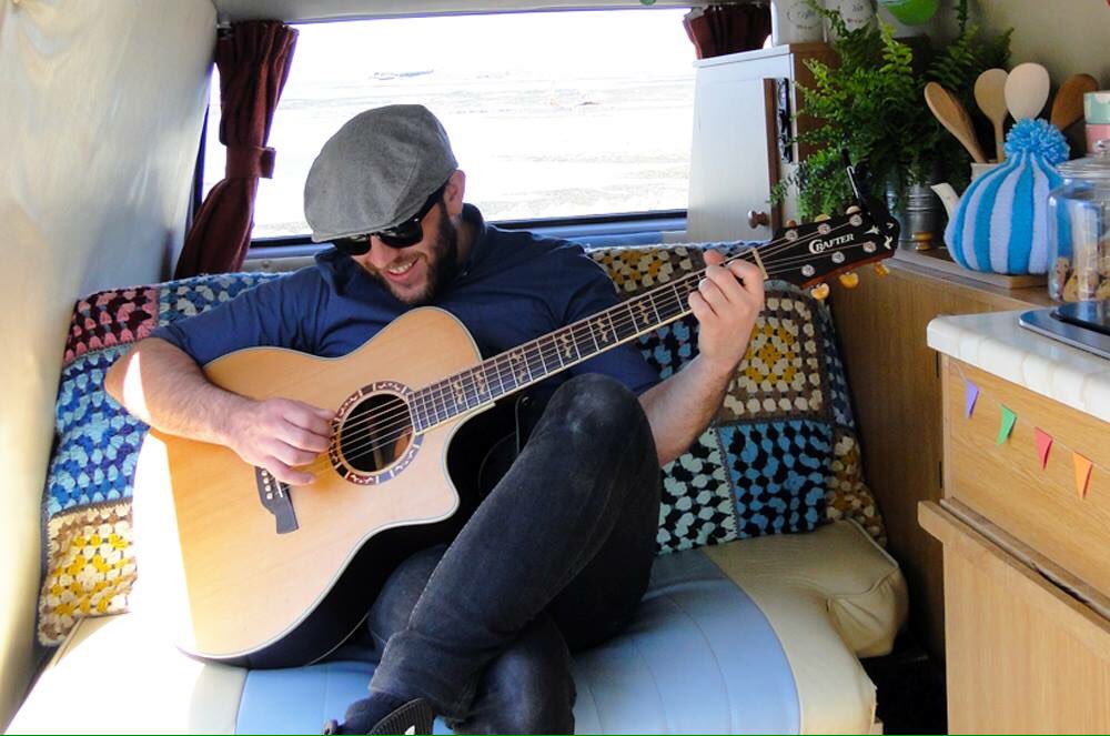 We went back to #Bundoran for a session with Niki from <a href="/TheHeartVandals/">The Heart Vandals</a> 
Savage catchy tune. Video tomorrow at 5 ⭐️