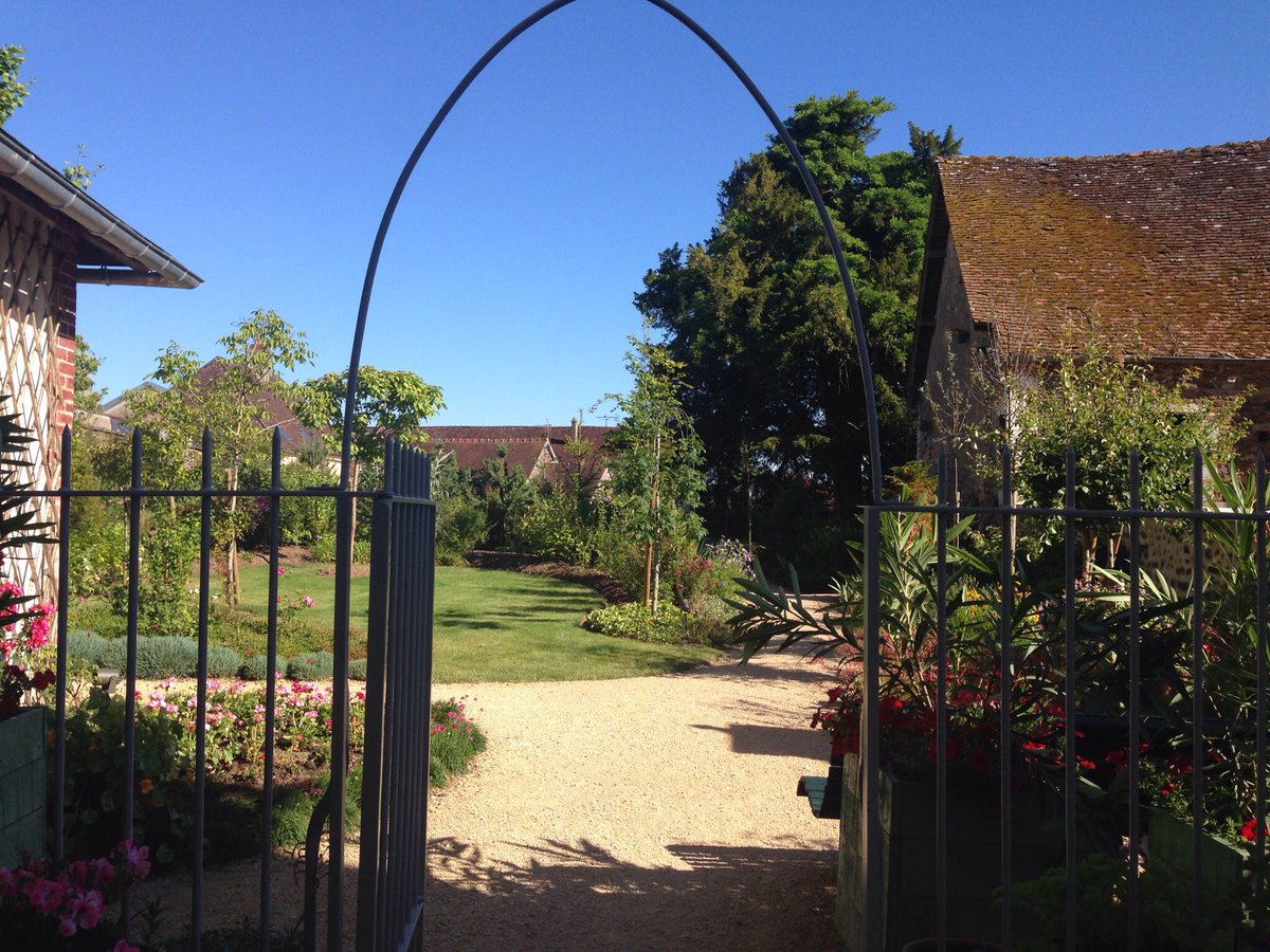 Le jardin-du-haut au début du printemps. Le lieu de tous les apprentissages pour la jeune Colette.