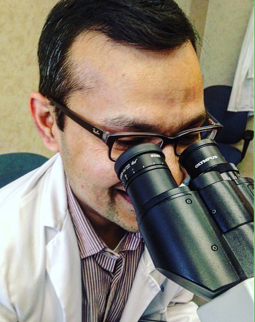 SueEPig's tweet photo. #ilooklikeapathologist #photochallenge #challengeaccepted #pathologistintraining #apcp #hartfordpath https://t.co/CQpCqUk8mn