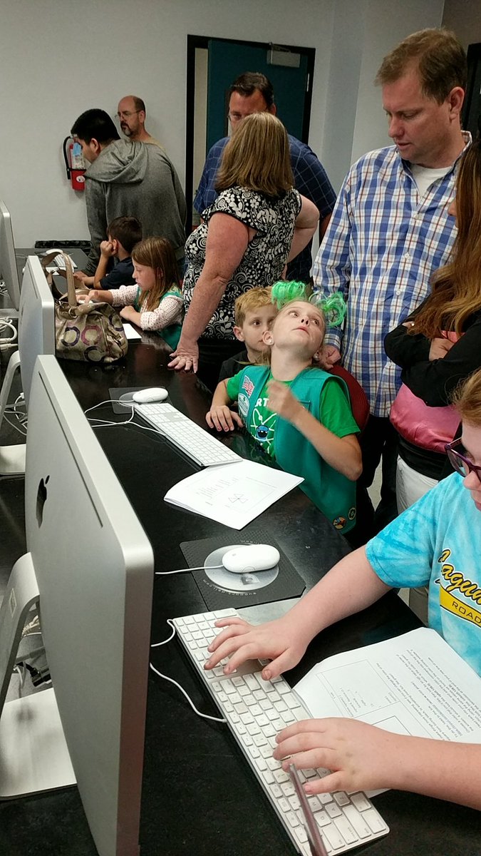 csuf_acmw's tweet image. Our LAST Creative Coding event - bring your parents day!!! #ACMW #girlscouts