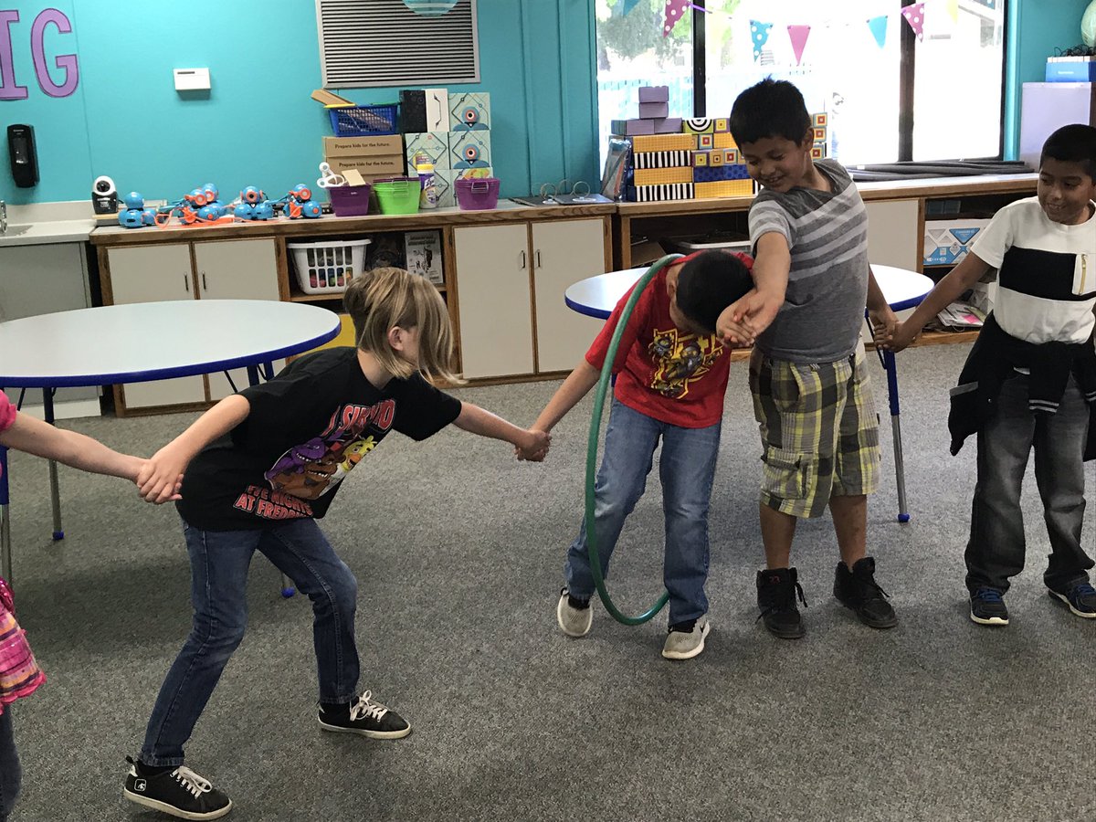 WilsonsKids's tweet image. .@wilsoncarr25 class freshening up on their teamwork &amp;amp; communication skills! These kids could win the Kindest Class Award! #FabLabFun