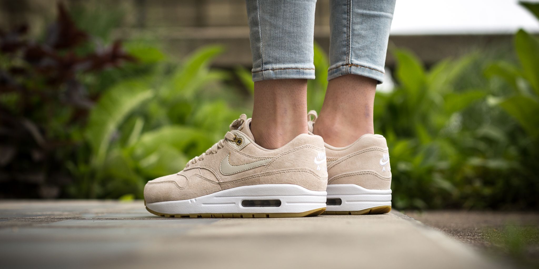 Titolo Twitter: "NEW IN! Nike Wmns Max 1 Sd Oatmeal/Oatmeal-White-Gum Light Brown SHOP HERE: https://t.co/enrpFKUINp https://t.co/e1IacA6MFV" / Twitter