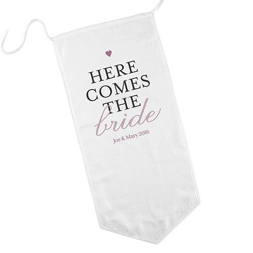 MyRusticWedding's tweet image. What's more adorable than kids carrying a banner down the aisle? Not much! ow.ly/5rwp30b9OCk #rusticwedding #weddingceremony