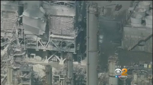 CBSLosAngeles's tweet image. Feds: 2015 #Torrance Oil #RefineryExplosion Could Have Been Catastrophic, Blames #ExxonMobil cbsloc.al/2oZxNPn