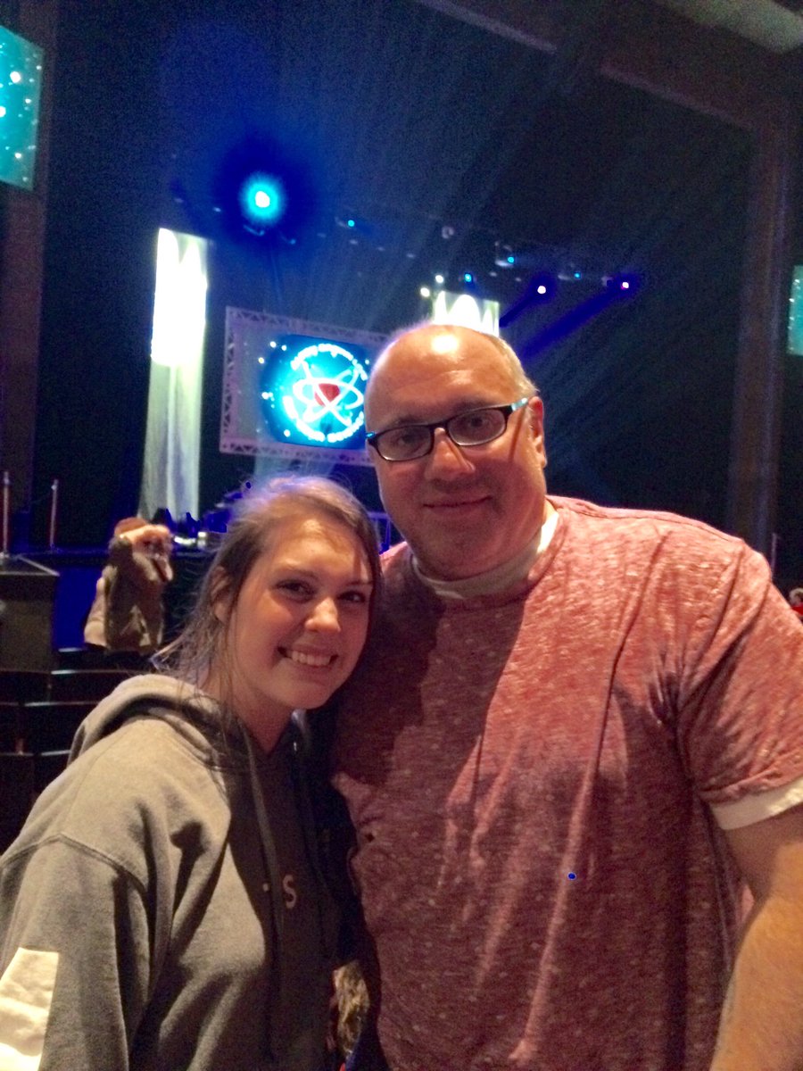 Does pineapple belong on pizza??? <a href="/britneysnyder91/">britney</a> #AltonBrownLive