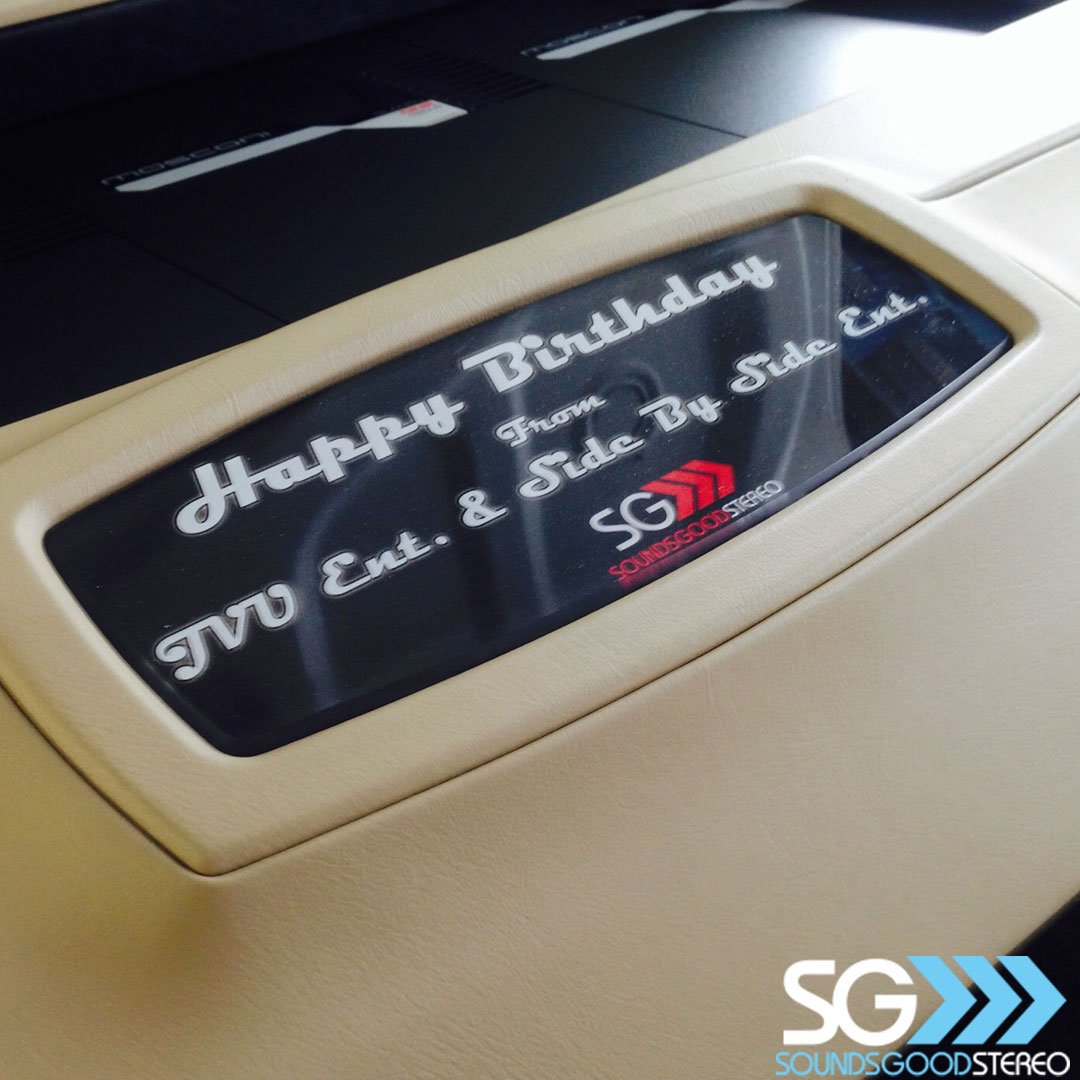 The final piece of the puzzle. We inserted in a printed plexiglass panel with the words "Happy Birthday" for the client, as this was a gift