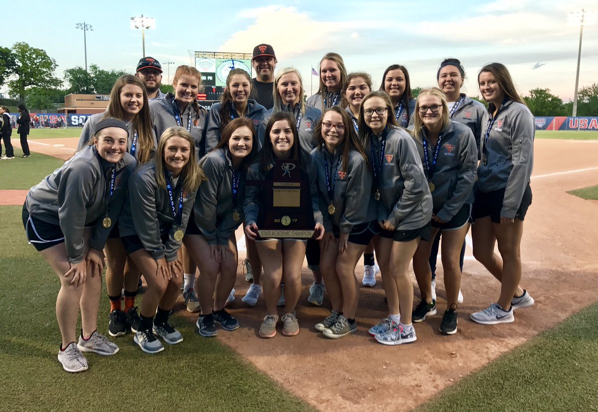 vypesportsguy's tweet image. Congratulations Tahlequah Lady Tigers
Class 6A Slowpitch Softball Academic State Champions
3.86 Team GPA @VYPEOK @JaredPorterTDP #okpreps
