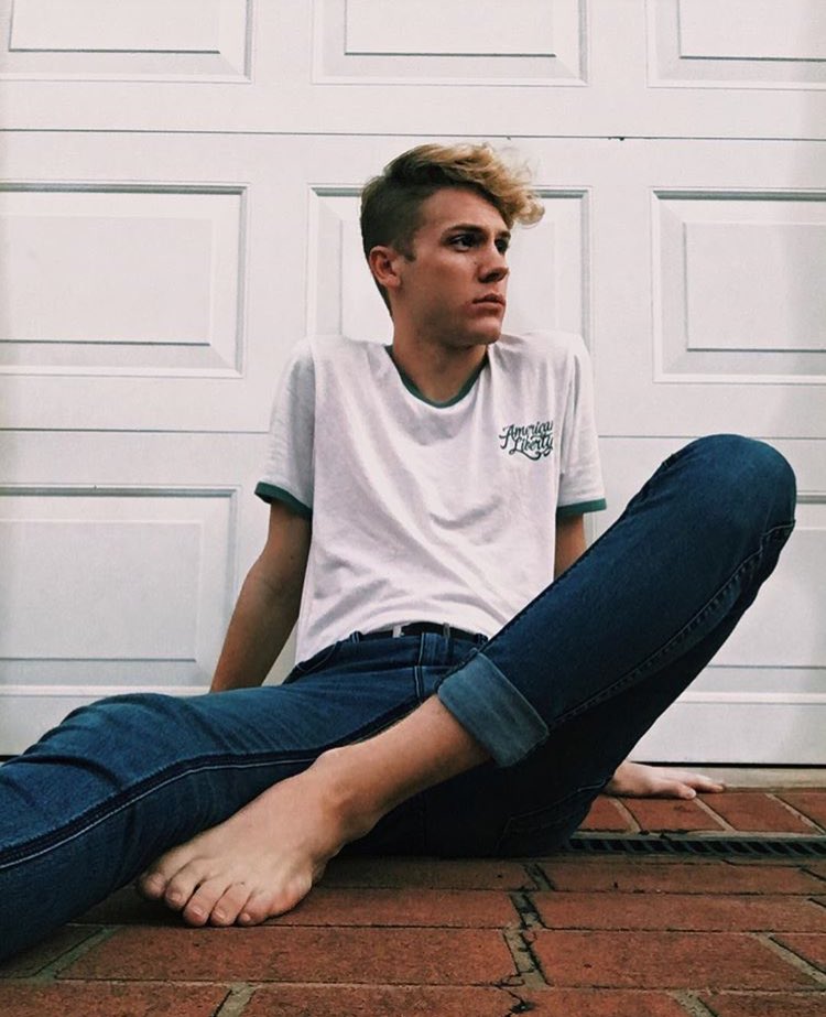 Kian, 21 años, Virgo. ¡Bienvenido!💜