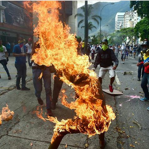 sosVzla_2014's tweet photo. Por cada una de las lágrimas que hemos derramado. Seguiremos en la calle @copipega https://t.co/wtvVdQwjFP