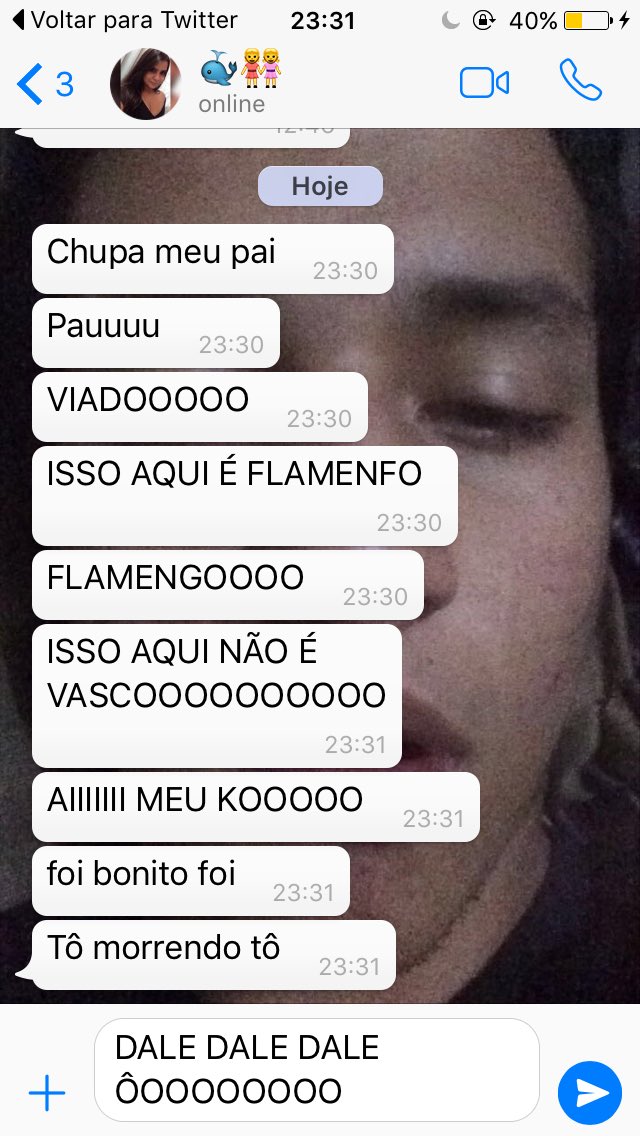 Quando sua irmã não tá assistindo o jogo com você