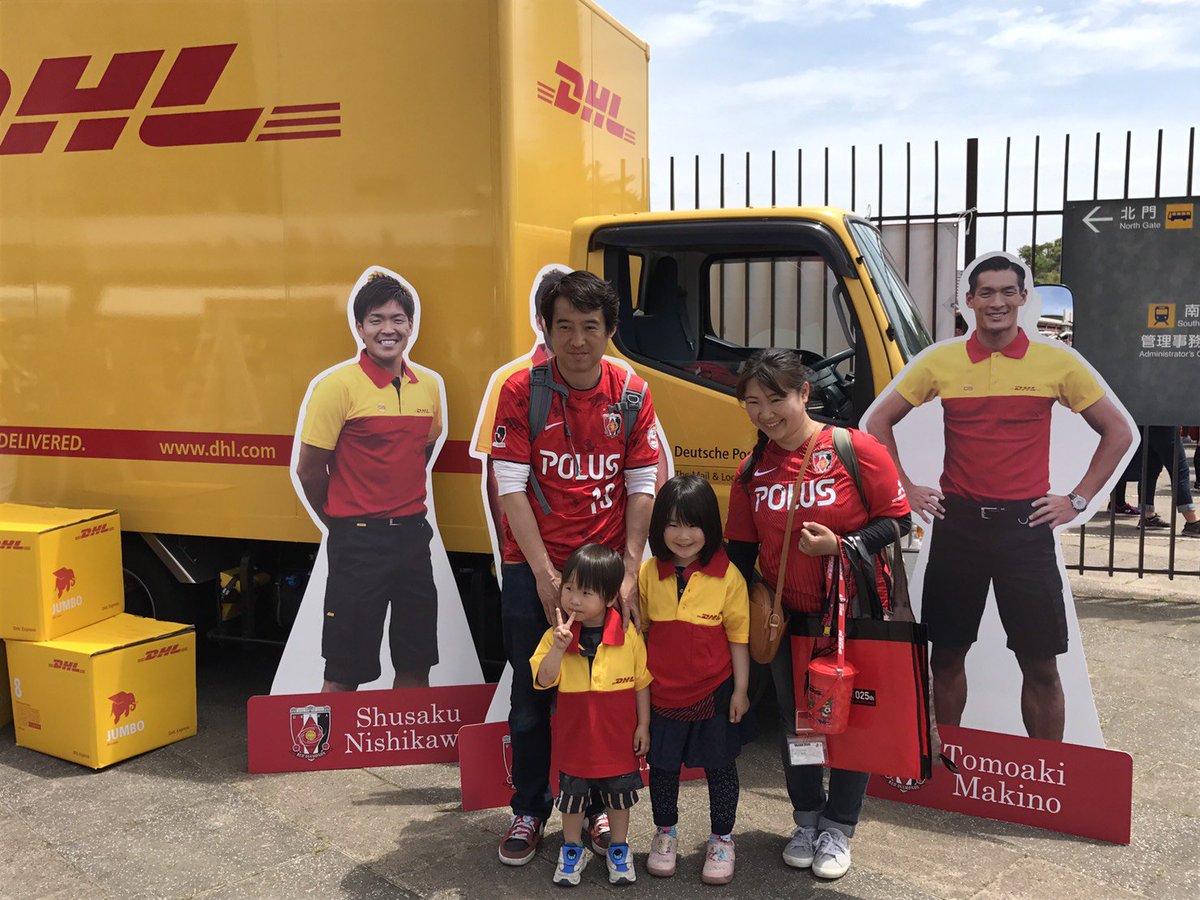 記念撮影にどうぞ 埼玉スタジアム02のdhlブースでは Dhlのトラックに乗って記念撮影ができます スタジアムにお越しのサポーターの皆さん ぜひお立ち寄りください Dhl サッカーキング Scoopnest