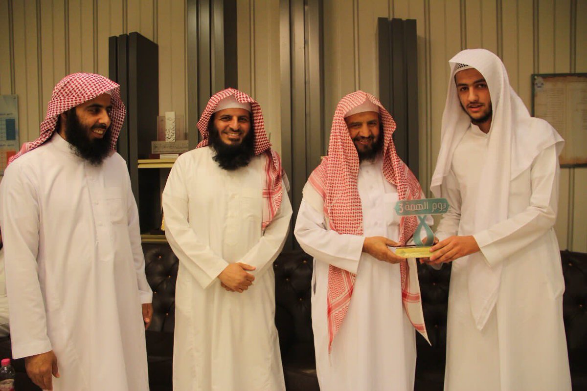 حلقة عدي بن حاتم التابعة لـ #برنامج_القلائد في #مجمع_البشر <a href="/albshr010/">البشر</a> تحقق المركز الأول على مستوى حلق مجمعات بريدة المشاركة في #يوم_الهمة3 .