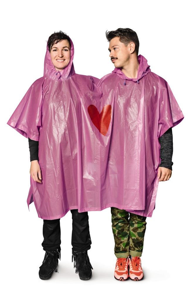 Met wie deel jij morgen jouw poncho? 😉 #Bevrijdingsfestival #regen #FlyingTiger