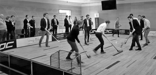 SportKnowhowXL's tweet photo. Floorball is een slapende reus met ambitie, populair bij jongeren en nu ook als bedrijfssport? @JorgAndree vertelt > https://t.co/Z4zJet7hOJ https://t.co/cNcYDU50JX