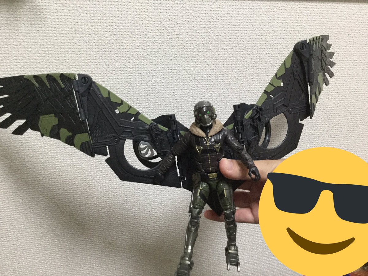Yuzu 今回のビルドのヴァルチャーの翼なんですけど 外側の翼のジョイント左右逆に付いてますよね 見栄え的に明らかに付け替えたほうが綺麗なのでこっちが正解かと マーベルレジェンド スパイダーマン ホームカミング ヴァルチャー