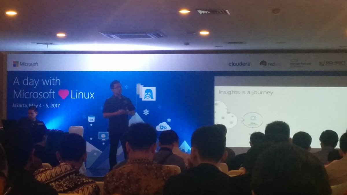 rdeean's tweet image. Mantab.. Sql server goes to linux. @MicrosoftID  @MicrosoftBisnis #sqlonlinux
