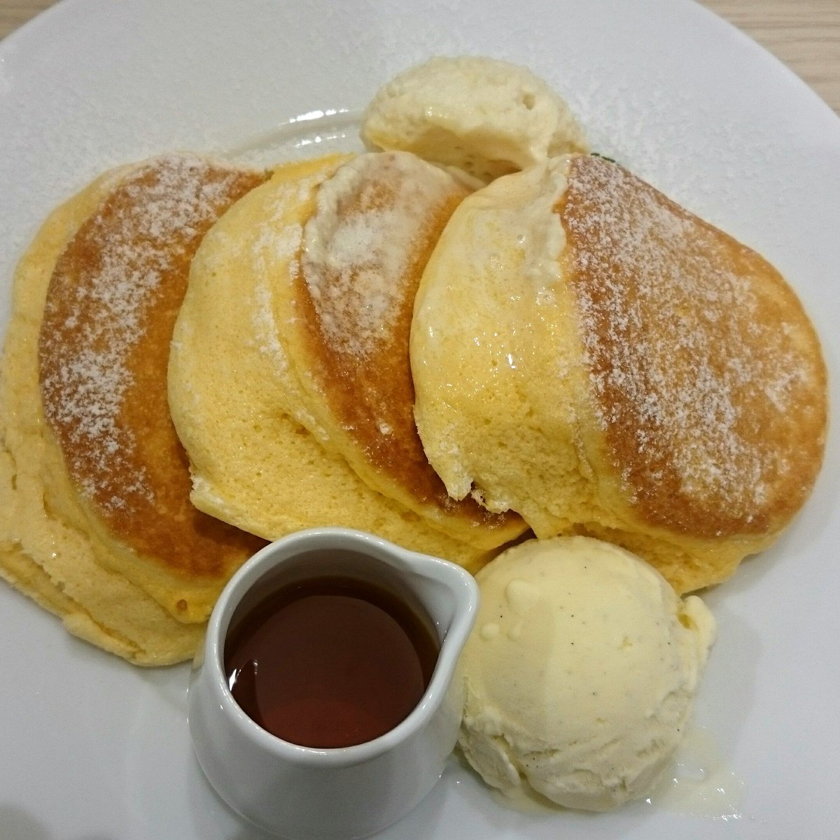 かんな على تويتر 福岡県福岡市 幸せのパンケーキ福岡天神店 幸せのパンケーキ ふわふわスフレみたいなパンケーキ にマヌカハニーのホイップバター メープルシロップに追加でアイスをつけたパンケーキは あっという間になくなるおいしさでした 幸せのパンケーキ