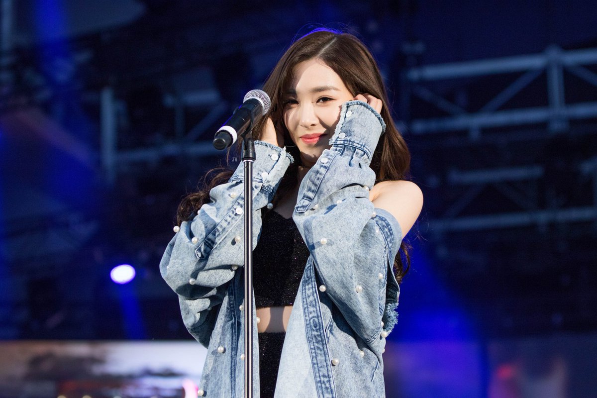 [PIC][21-04-2017]Tiffany khởi hành đi LA – Mỹ để tham dự "The 15th Korea Times Music Festival 2017" vào tối nay - Page 3 C-9WNCRVwAAkvGF