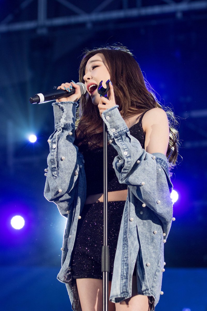 [PIC][21-04-2017]Tiffany khởi hành đi LA – Mỹ để tham dự "The 15th Korea Times Music Festival 2017" vào tối nay - Page 3 C-9WPBEVYAESoI_