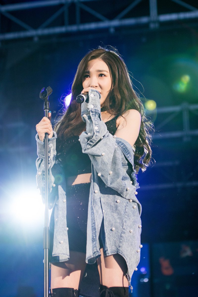 [PIC][21-04-2017]Tiffany khởi hành đi LA – Mỹ để tham dự "The 15th Korea Times Music Festival 2017" vào tối nay - Page 3 C-9WQkXUIAMWHLv