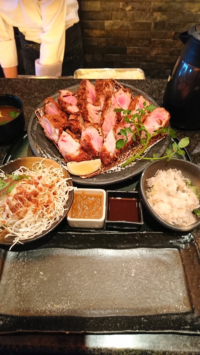 Club T とんかつマンジェ 大阪府八尾市 上ロース150匁 を定食でいただきました プチgwの〆はマンジェでランチと決めていました かなり堪能 O O 上ロース４切れがお嫁に行き 特ヘレがお嫁に来ました 笑 ごちそうさまでした T Co