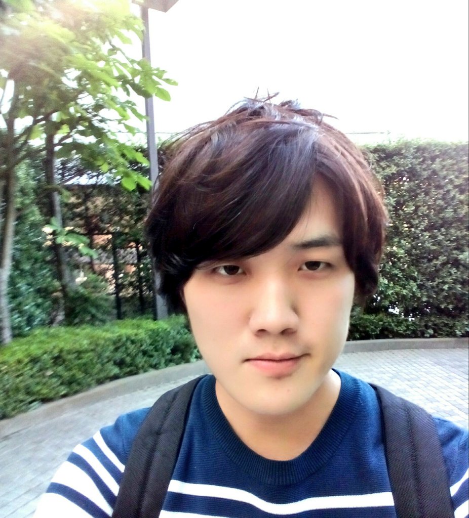 久しぶりに髪を切りました。🌻
カラーも🍀
今日は自分の練習からスタート。
これから音の棲む部屋🎼